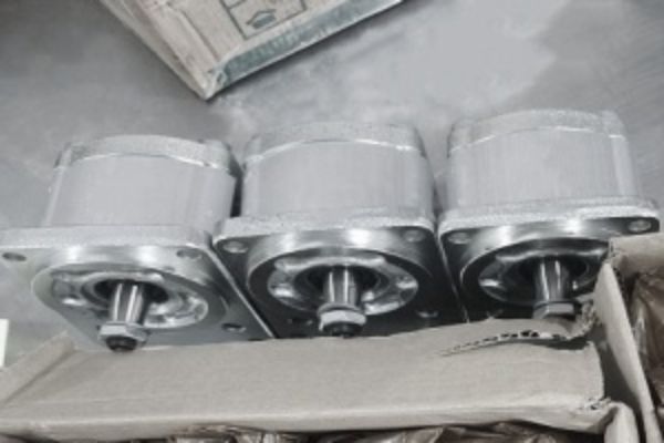 何為齒輪泵的困油現(xiàn)象，這一現(xiàn)象有什么危害，如何解決？